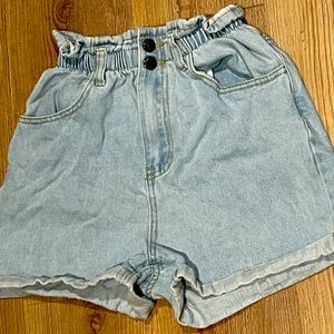 light wash jean shorts, trendy elastic waist